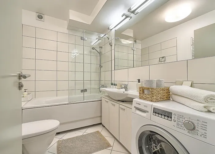 Family Oasis X Free Parking X Self Check In 24x7 *