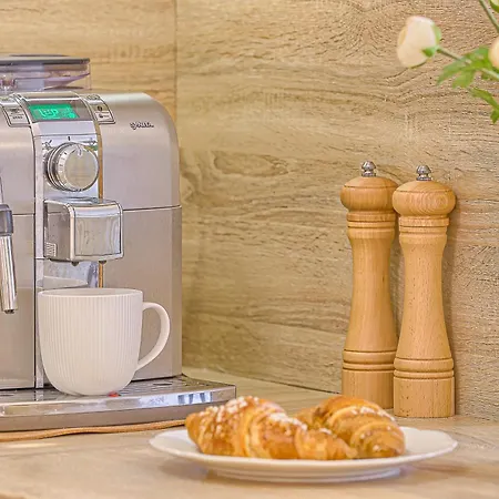 Family Oasis X Free Parking X Self Check In 24x7 *